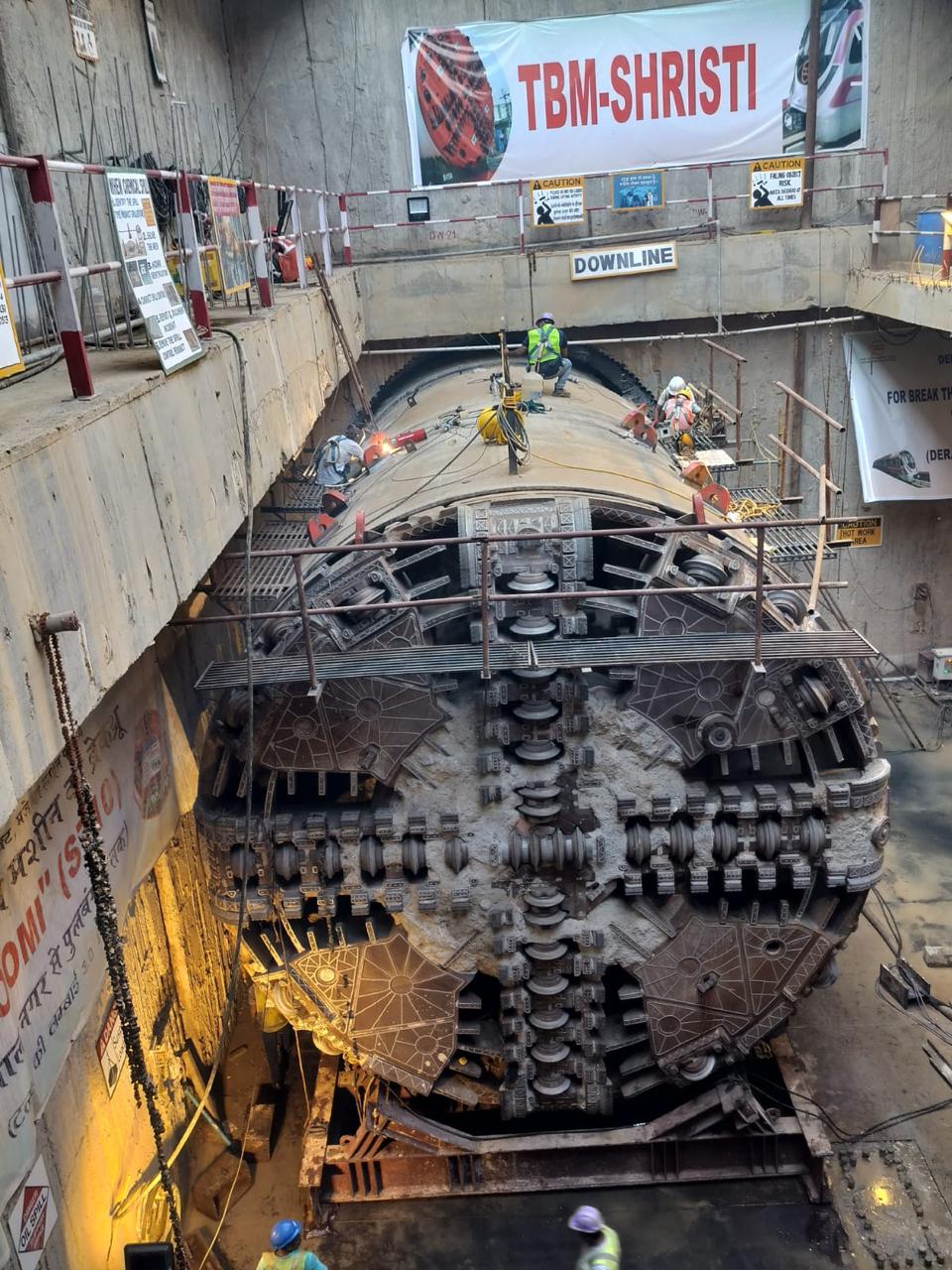 Deep open-cut station works